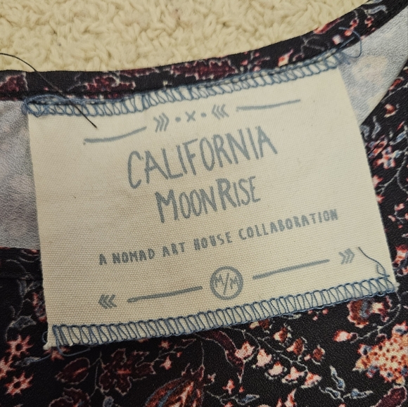 Lantern Sleeve Floral Shirt - Picture 2 of 5